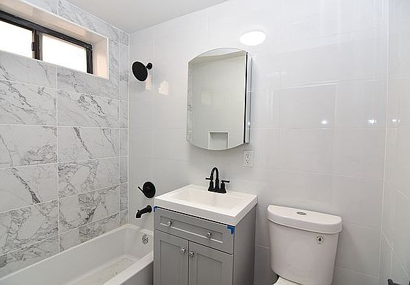 5th image of 354 Cathedral Pkwy #3F