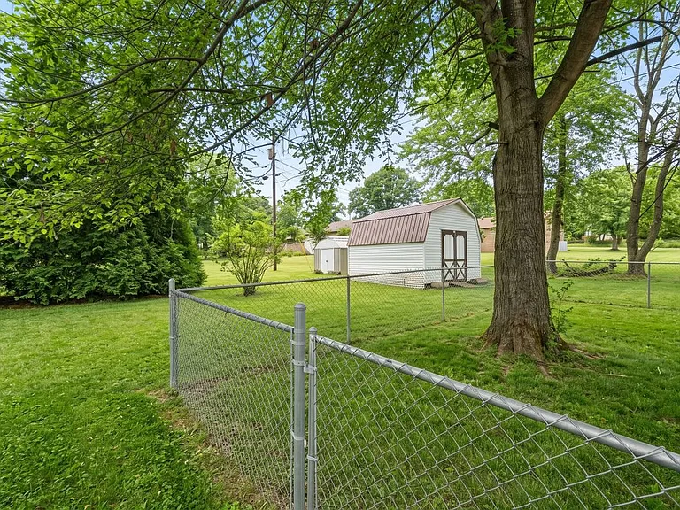 215 Hill St — Photo 42