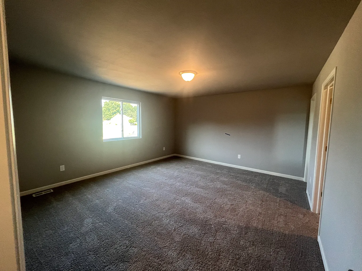 4 bed, 2.5 bath, 2062 sqft, $3,000 — Photo 2