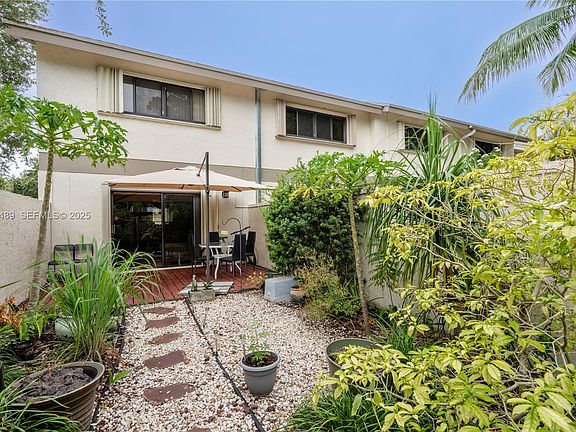 4th image of 3024 S Oakland Forest Dr APT 3101