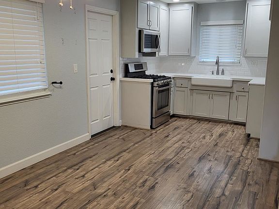 3rd image of 2648 W Sierra St