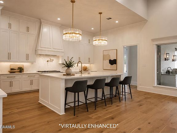 5th image of 110 Trailing Oaks Dr