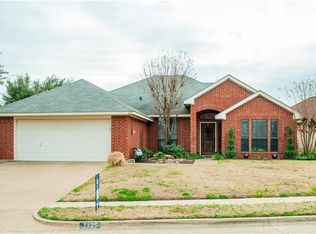1125 Park Gln, Crowley, TX 76036