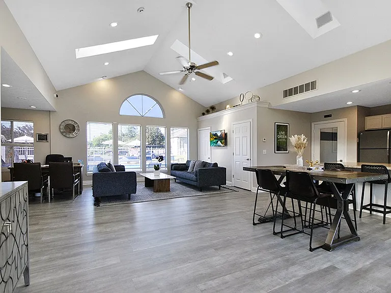 Beacon Lake Apartments — Photo 8