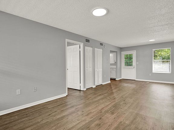 5th image of 950 Smith St #0