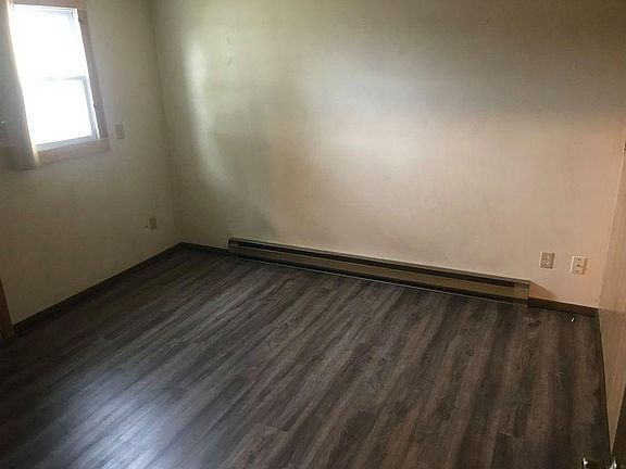 5th image of 352 Stanley Ct APT B