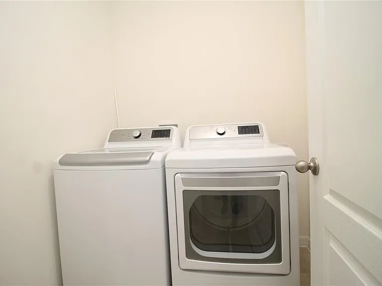 9488 Black Walnut Dr — Photo 19