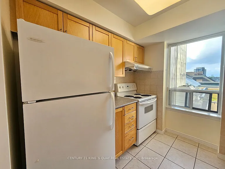 155 Beecroft Rd #706 — Photo 8