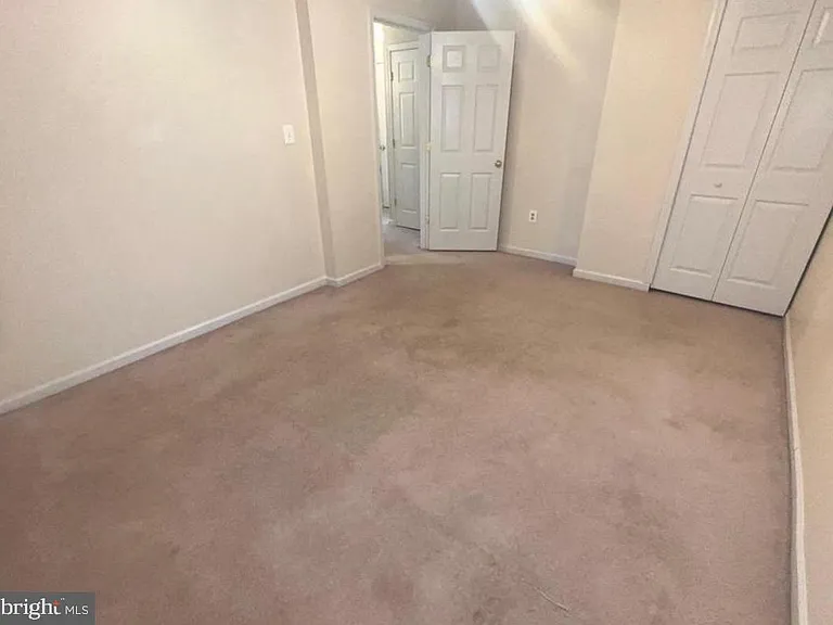 9241 Greenshire Dr — Photo 11