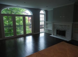 3342 N Southport Ave APT 2, Chicago, IL 60657