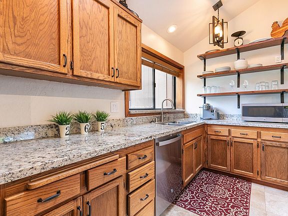 4th image of 3003 Meadow Ct #3