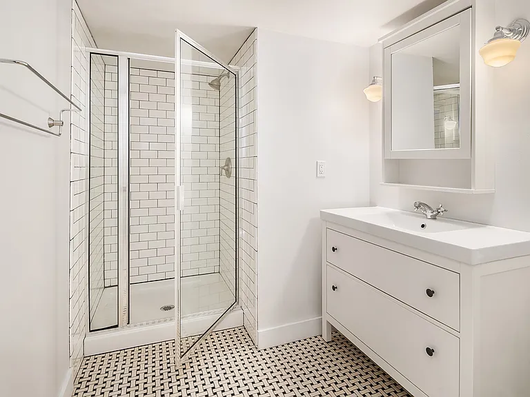 315 W McGraw St #1 — Photo 16