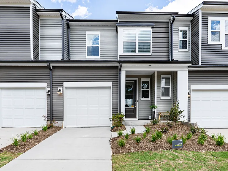 3026 Hutton Gardens Ln — Photo 2