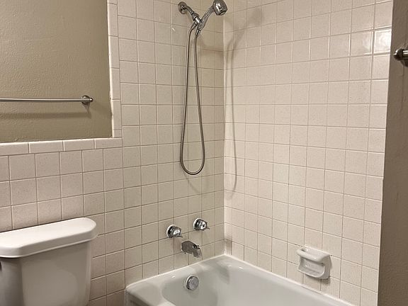 5th image of 410 E 7th St #7G