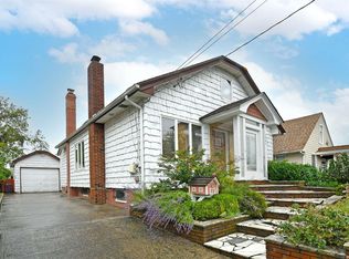 3084 Roxbury Rd, Oceanside, NY 11572