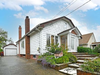 3084 Roxbury Road, Oceanside, NY, 11572