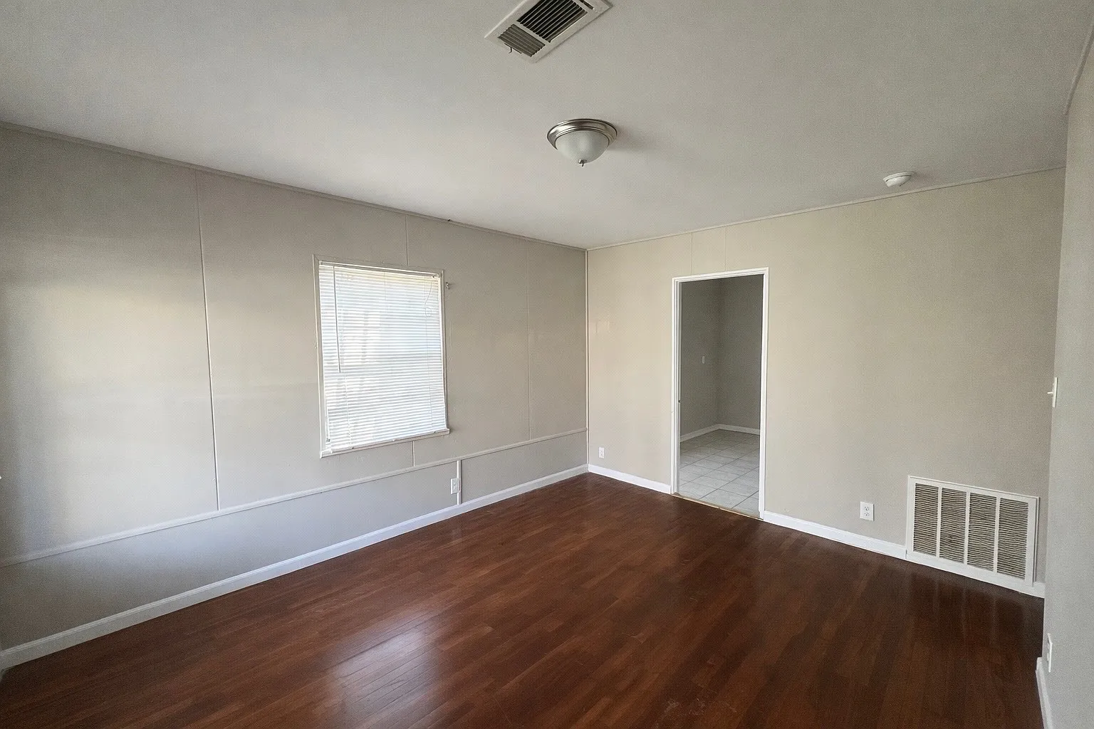 2 bed, 624 sqft, $700 — Photo 2