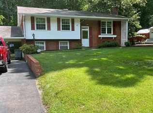 18325 Sharon Rd, Triangle, VA 22172