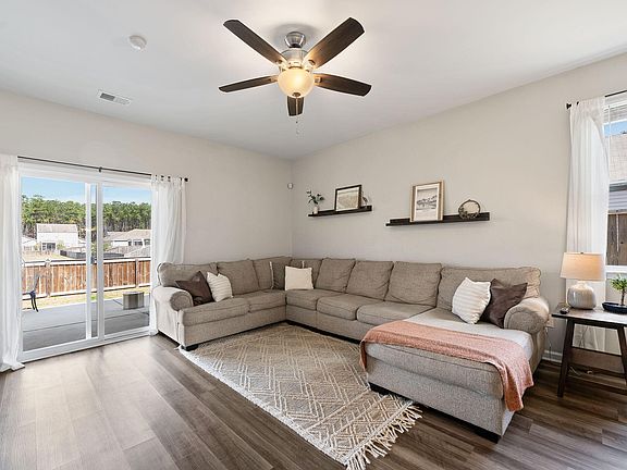 3rd image of 601 Wayton Cir