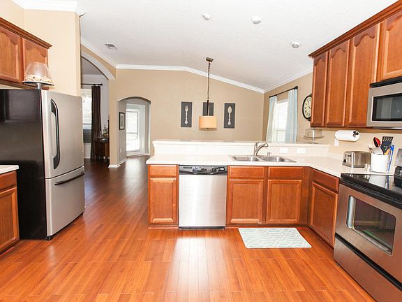 4th image of 205 Saint Lucie Way