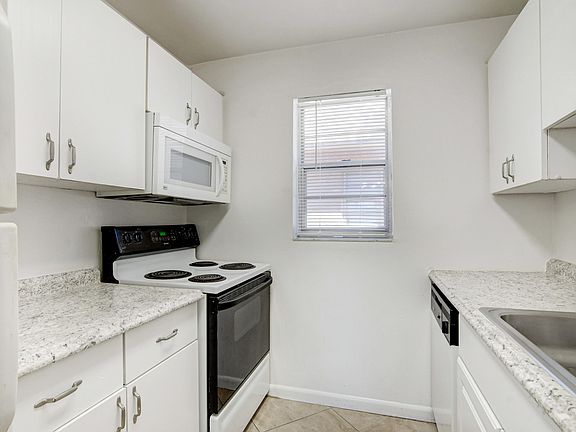 3rd image of 600 SW 2nd Ave APT 240