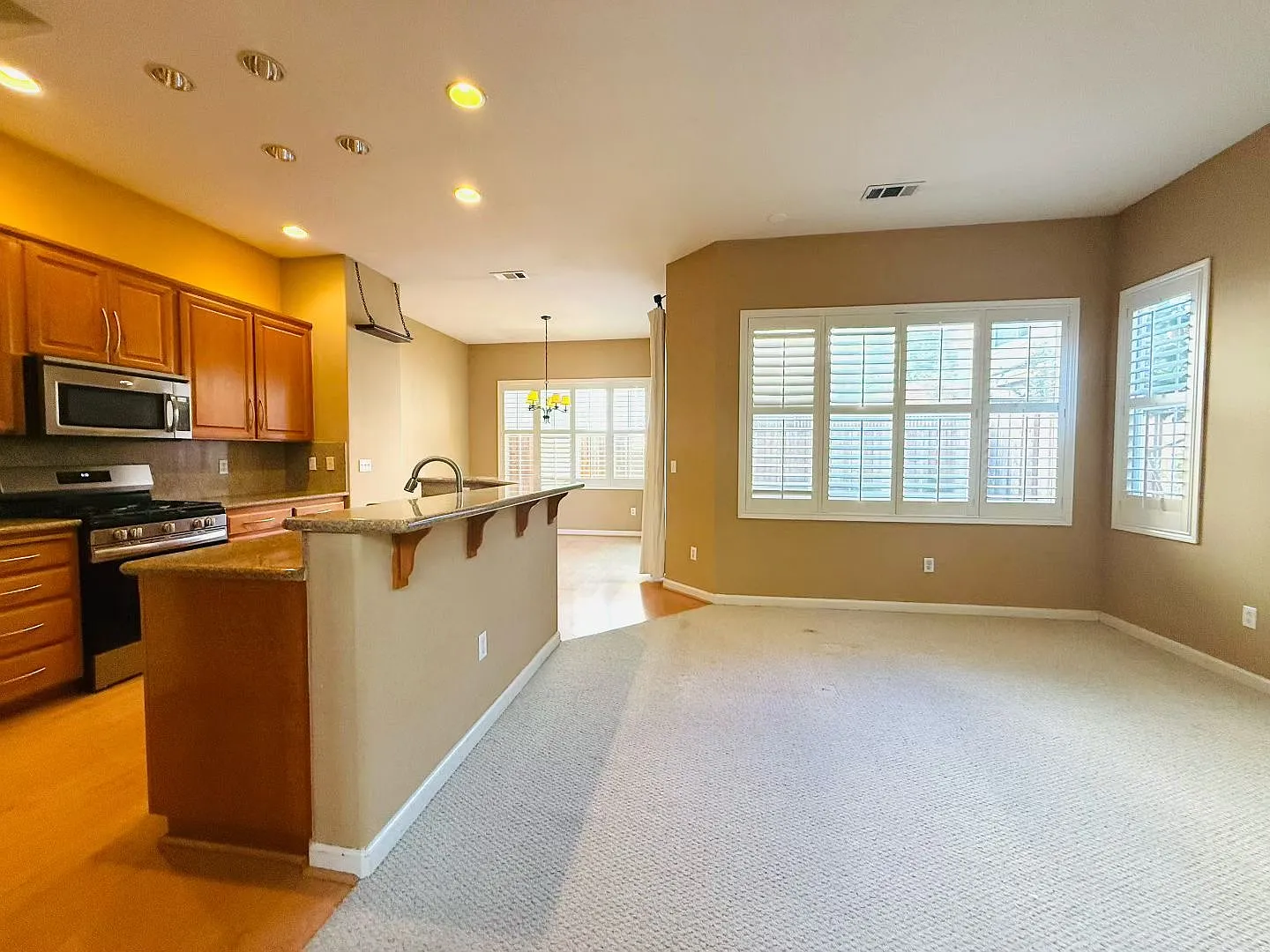 437 Kent Dr — Photo 3