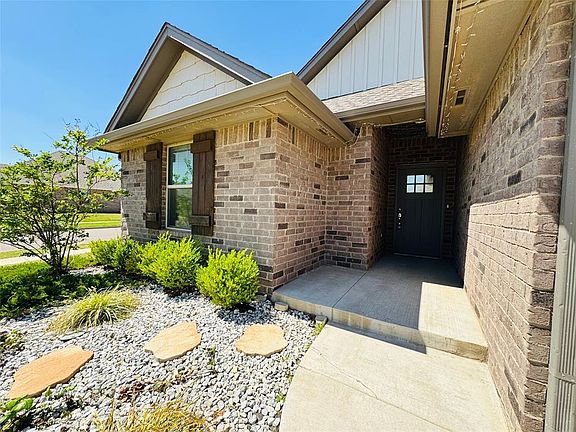2nd image of 8901 Poppey Pl