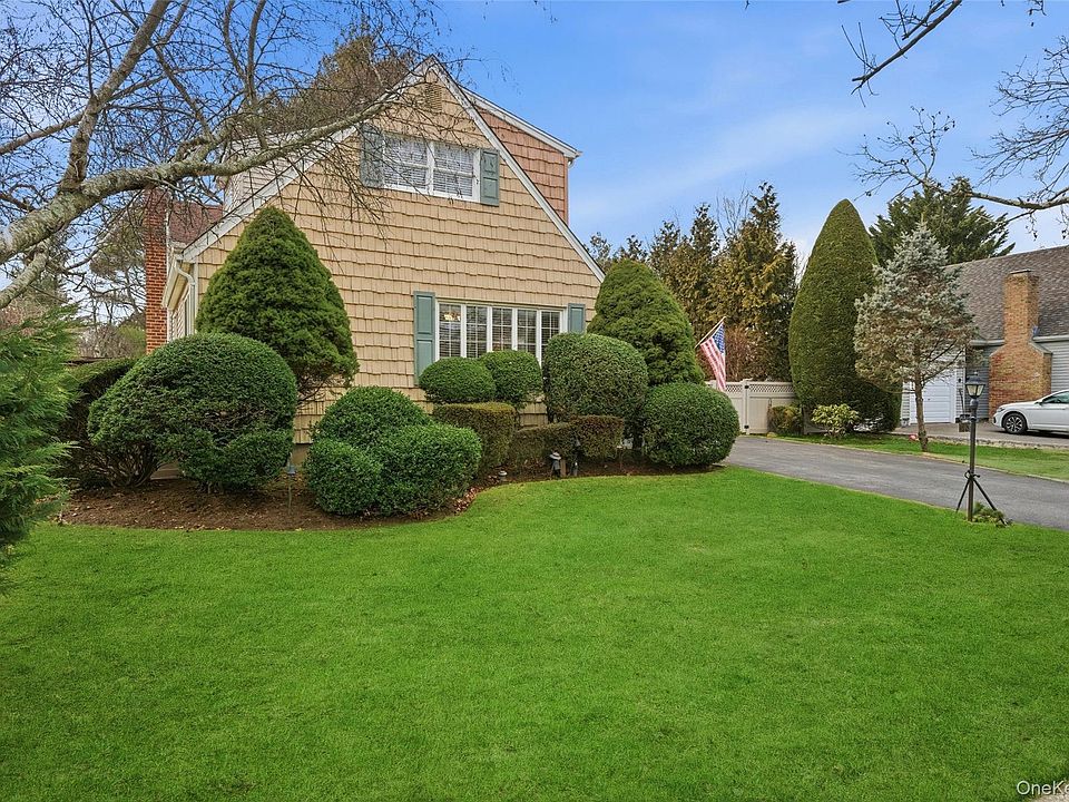 1st image of 18 Gaylore Drive W