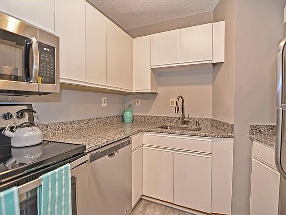 5th image of 90 Quincy Shore Dr APT 423