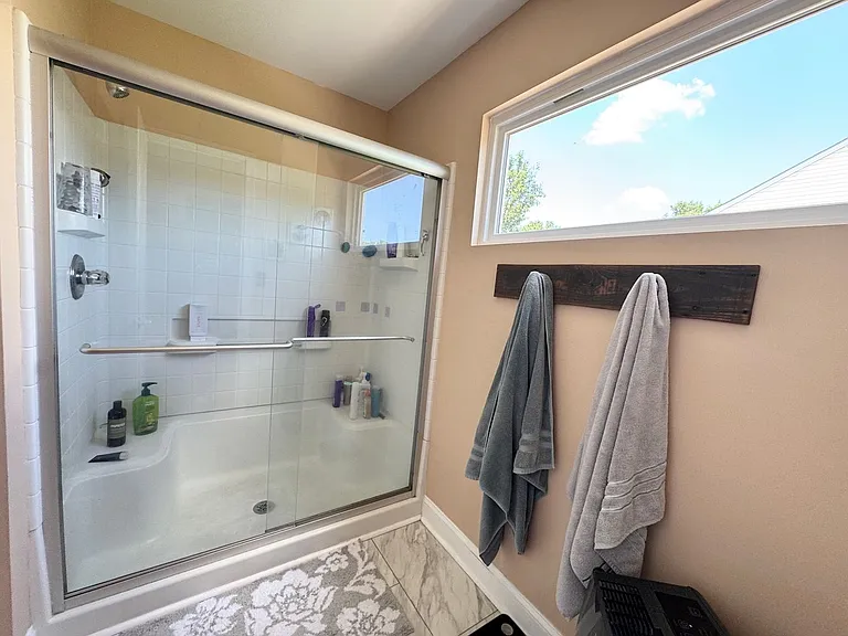 197 Green View Rd — Photo 8