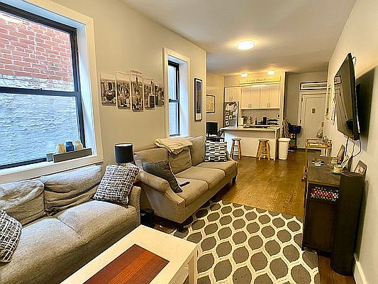 3rd image of 167 E 90th St APT 4C