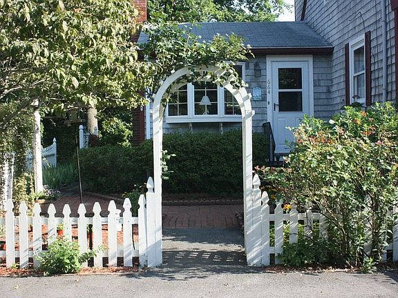 5th image of 664 Plymouth St