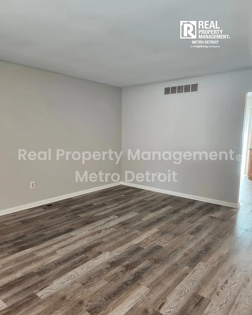 Hurry Now - to receive Special Incentives at Move In — Photo 3