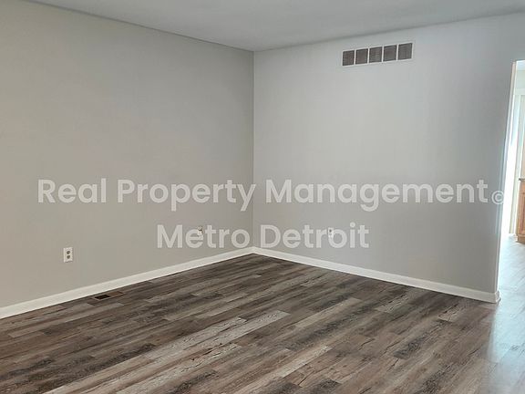 3rd image of 39443 Jefferson Ave