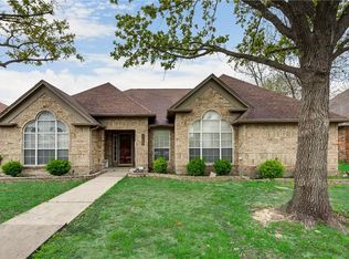 1221 Woodthorpe Dr, Mesquite, TX 75181