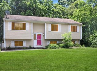 20 Bowling Ln, Bradford, RI 02808