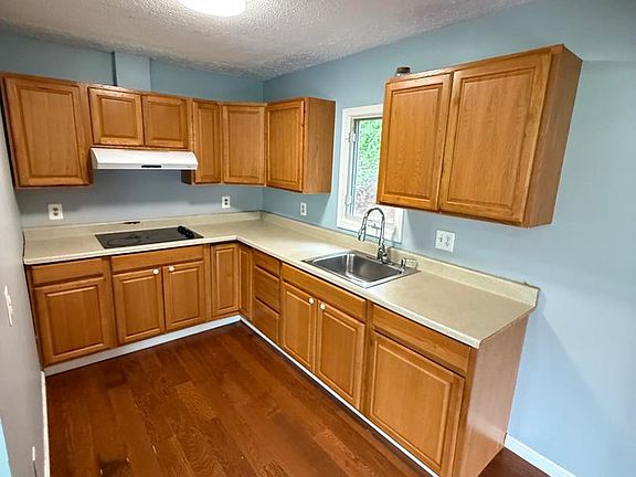 3rd image of 7421 Lake Dr