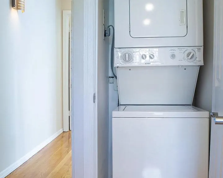 In-unit washer/dryer on second floor