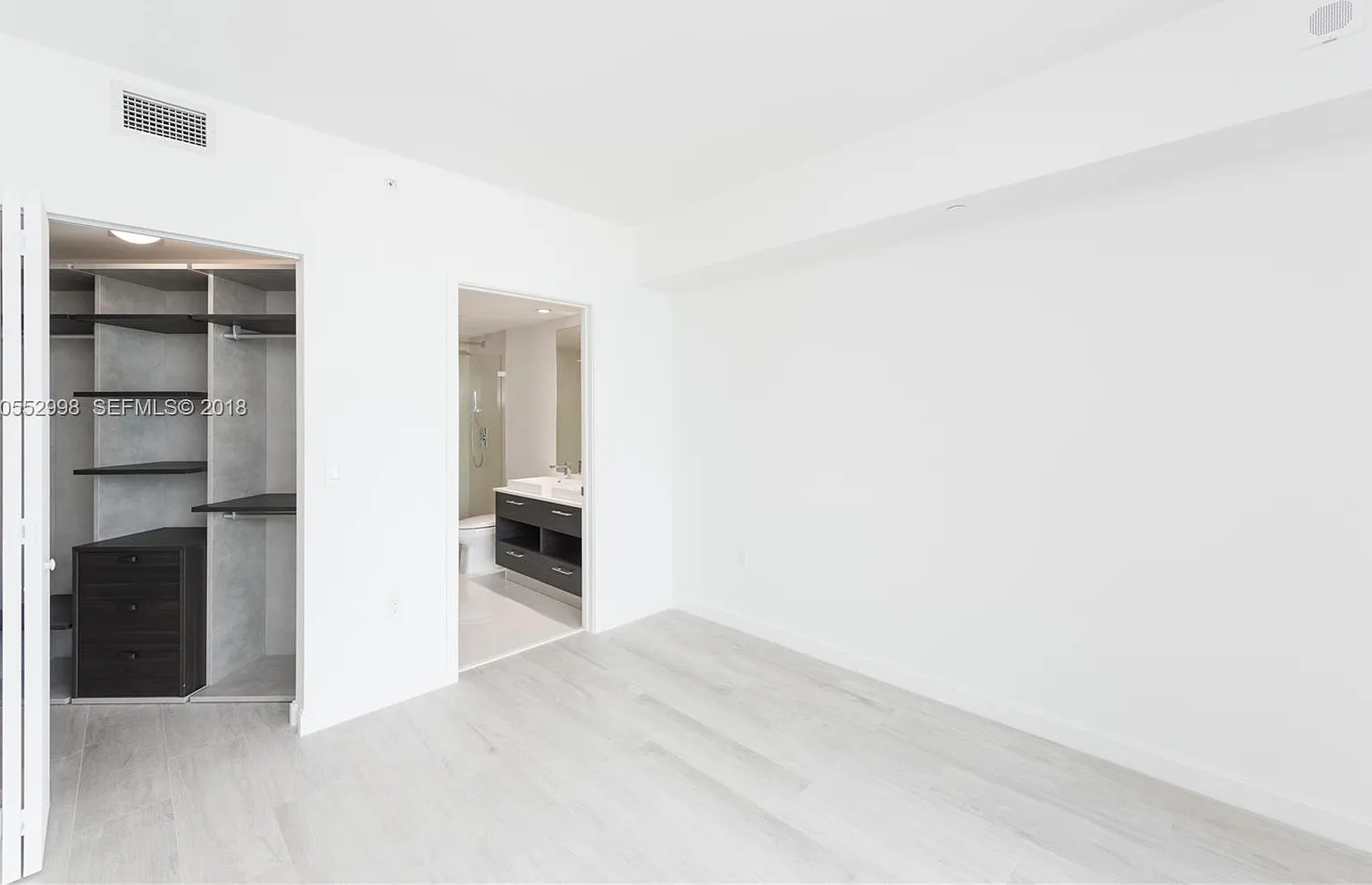 2 bed, 1042 sqft, $5,150 — Photo 4