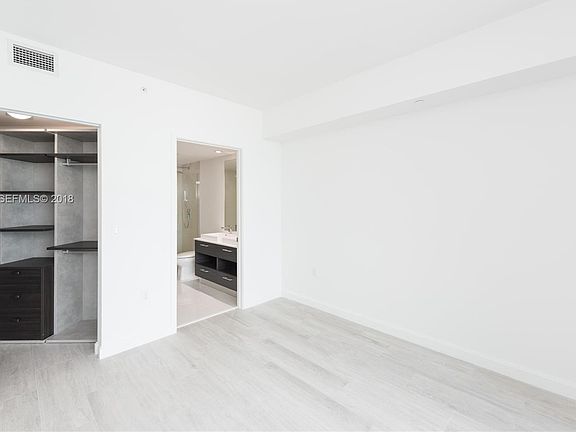 4th image of 45 SW 9th St #1301