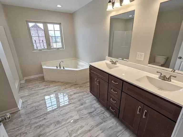 1125 E Goodenow Rd — Photo 9