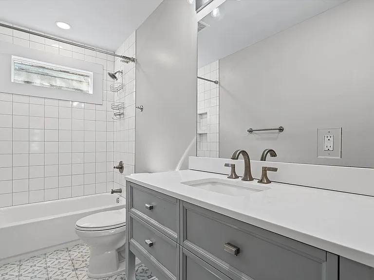 957 Savannah St — Photo 13