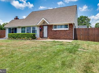 45 Parkside Cir, Levittown, PA 19056