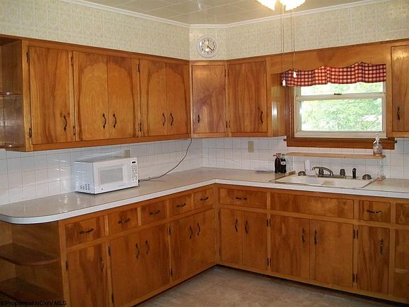 2nd image of 41 Woodsboro Dr