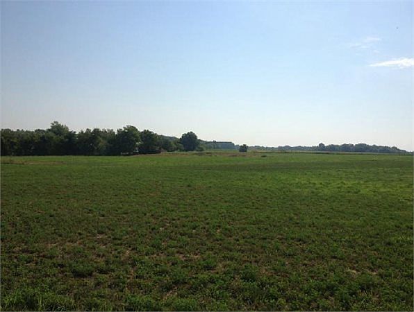 2nd image of 4105 Maus Rd