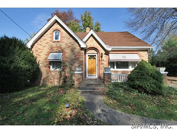 1031 W High St photo 1