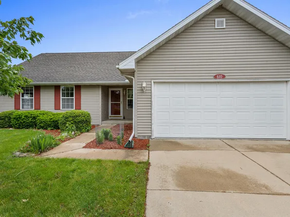 610 Chestnut Dr, Saint Joseph, IL 61873