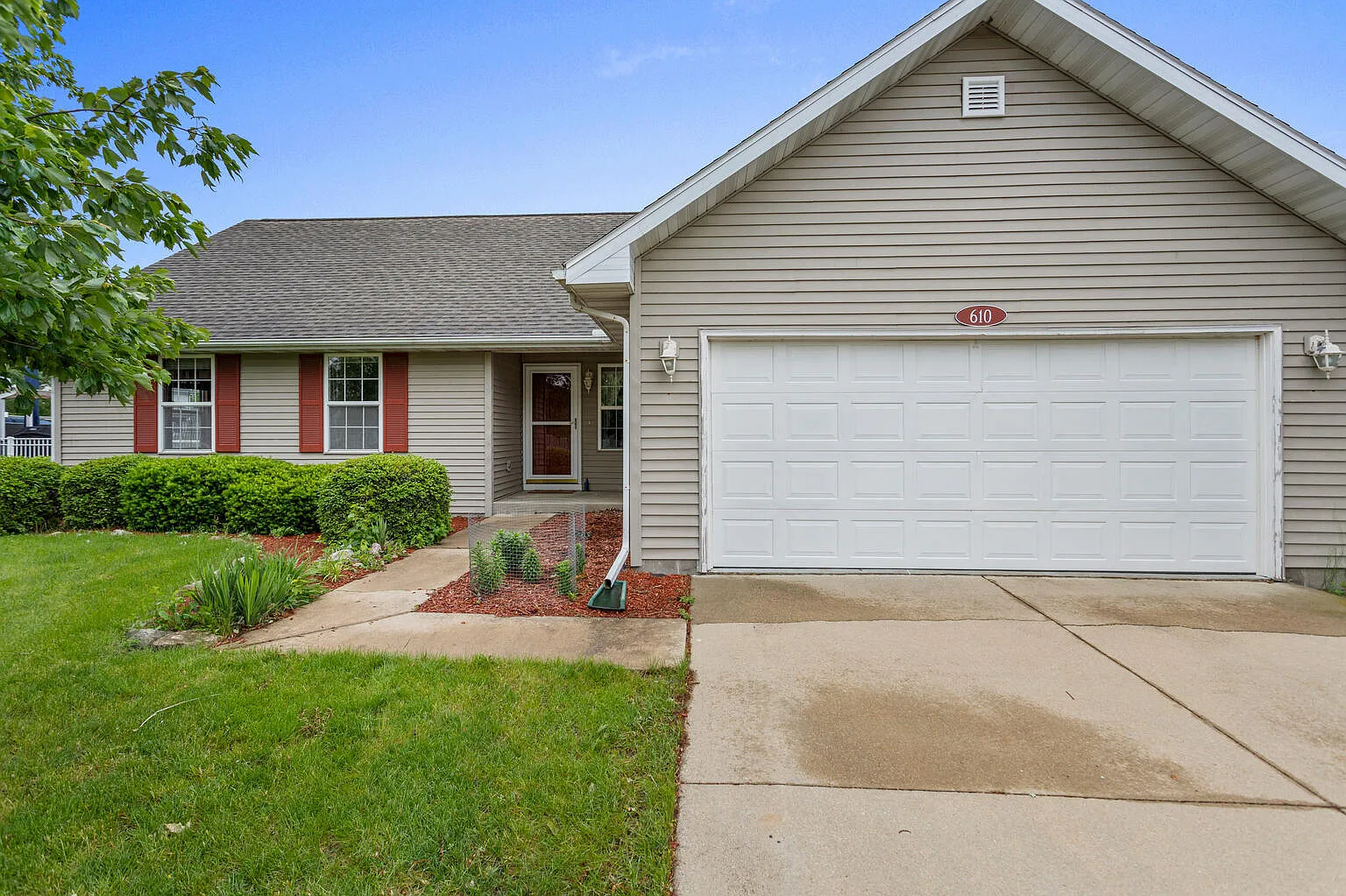 610 Chestnut Dr photo 1