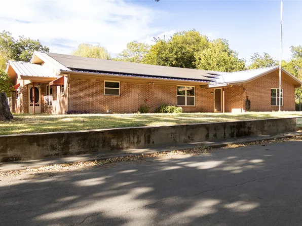 405 W Neely Ave, Comanche, TX 76442