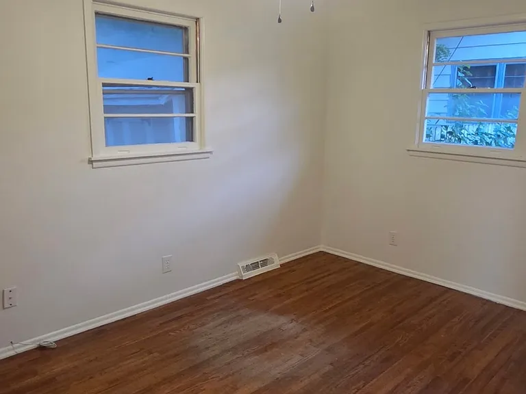 8021 E Clay St — Photo 8